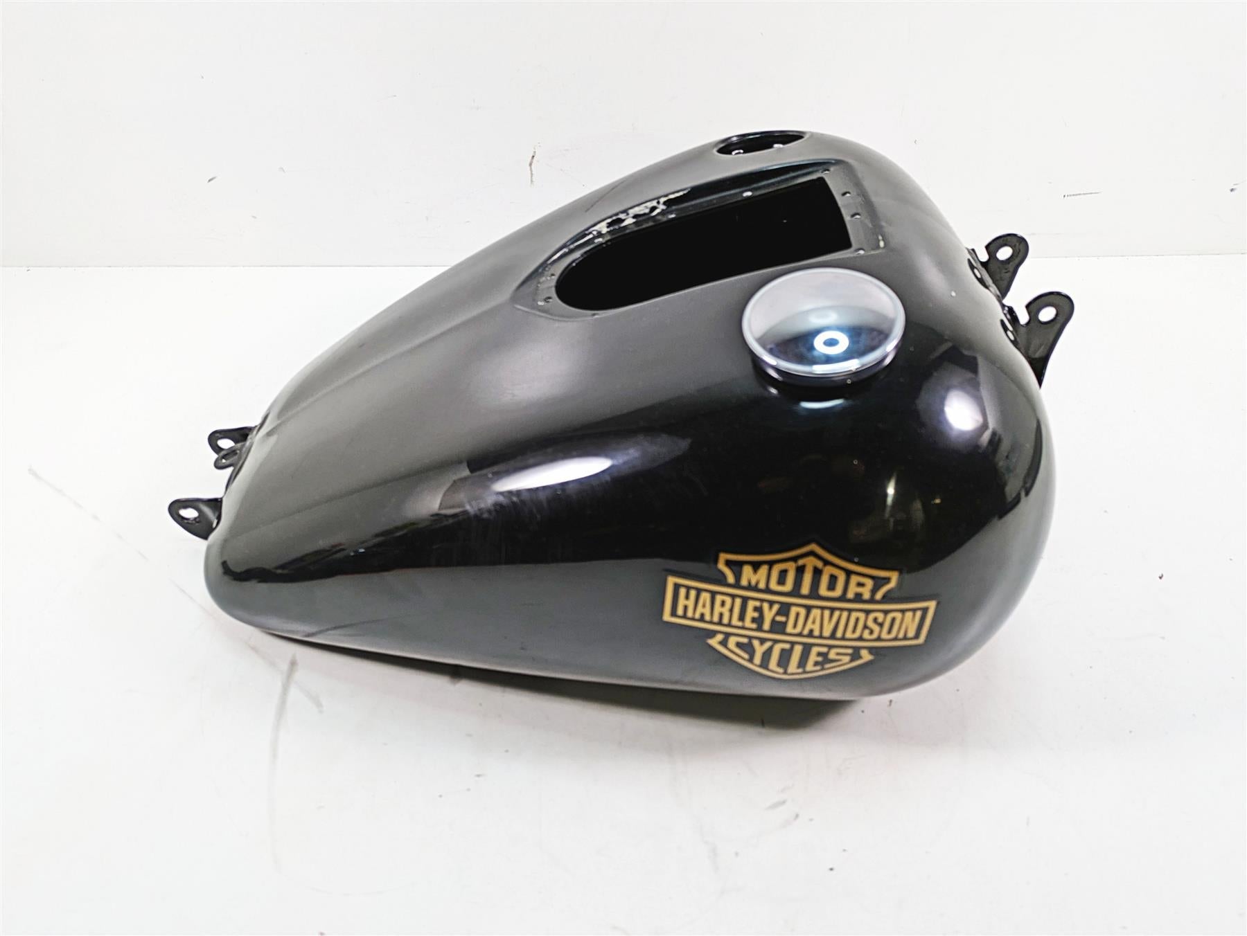 2009 Harley FXDF Dyna Fat Bob Fuel Gas Petrol Tank Reservoir - Read 61000705 {{ shop.shopifyCountryName }} - Mototech271