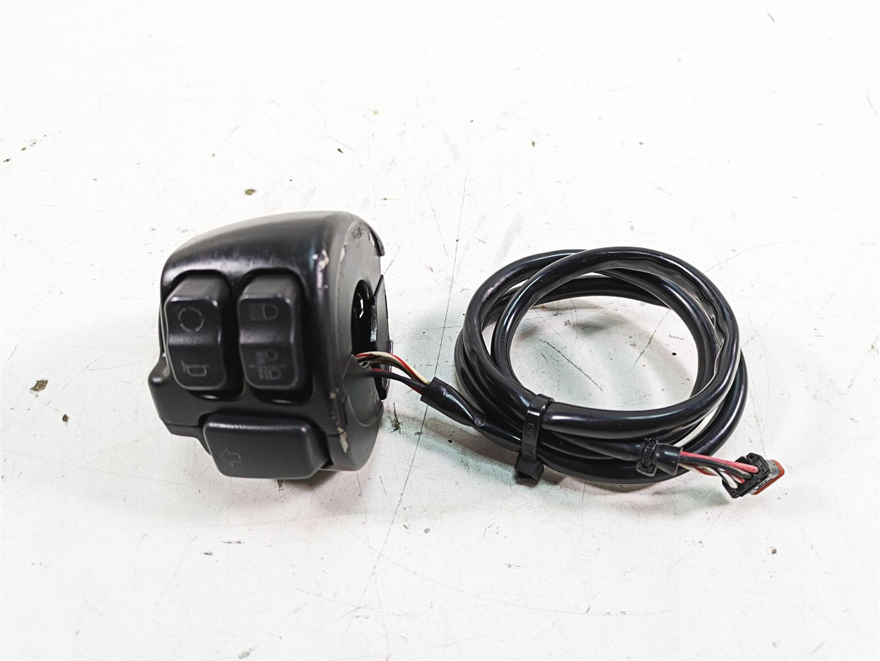 2019 Harley XL883N Sportster Iron Left Hand Control Switch 71500117A {{ shop.shopifyCountryName }} - Mototech271