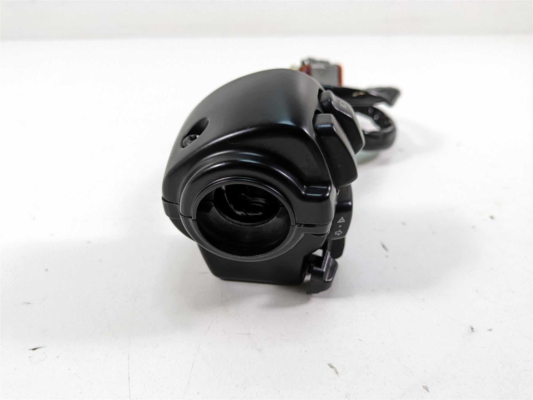 2006 Harley Touring FLHTCUI Electra Glide Left Hand Control Switch 71682-06A {{ shop.shopifyCountryName }} - Mototech271