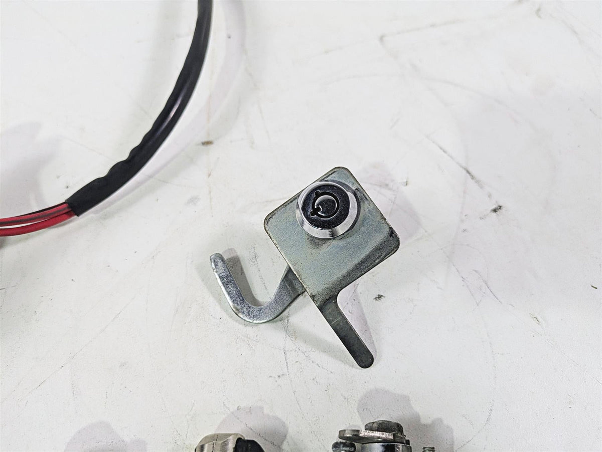 1996 Harley Touring FLHTCUI Electra Glide Ignition Switch Key Lock Set 71526-93B {{ shop.shopifyCountryName }} - Mototech271