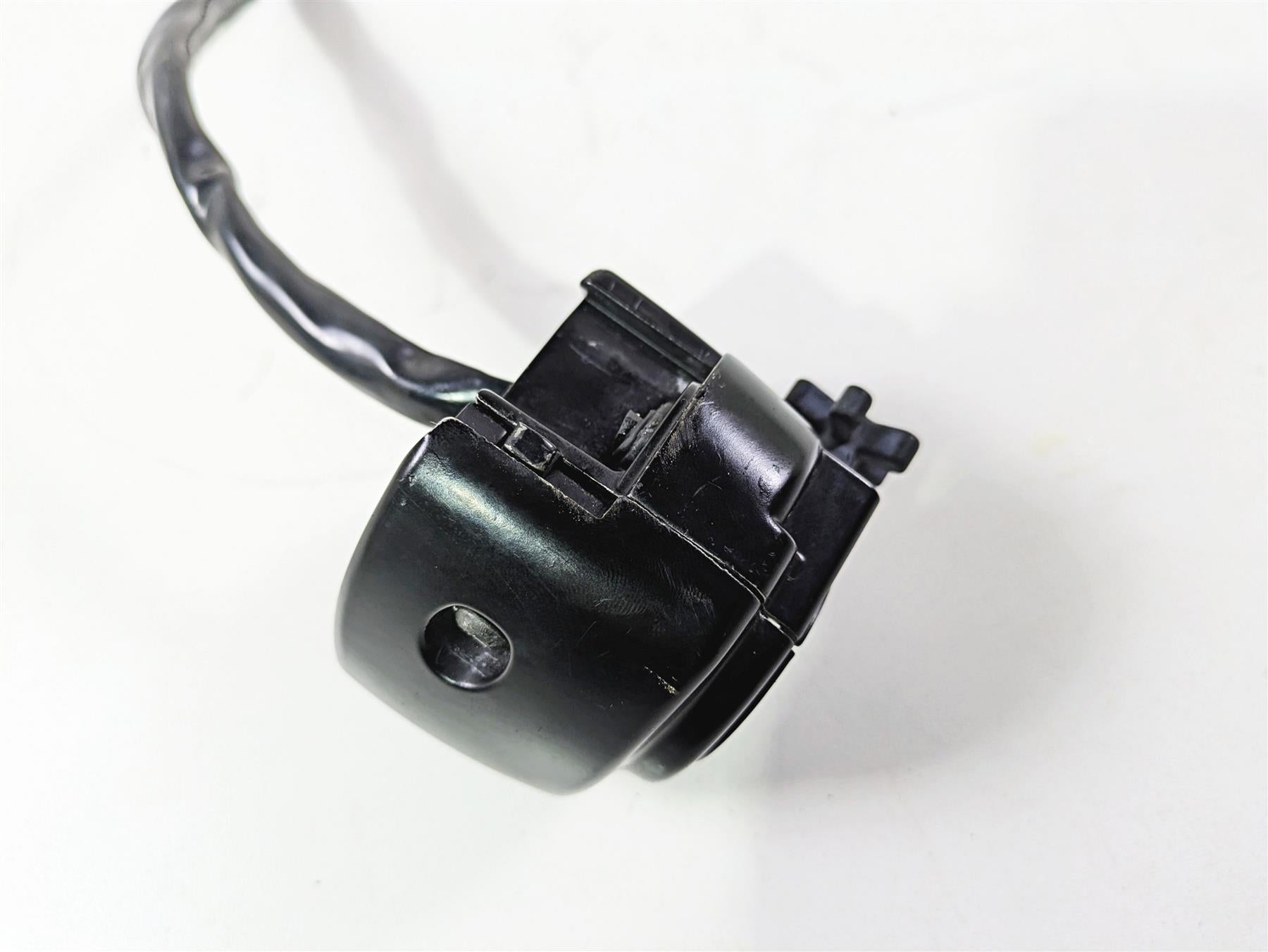 2011 Harley FXDC Dyna Super Glide Right Hand Control Switch - Read 71684-06A {{ shop.shopifyCountryName }} - Mototech271
