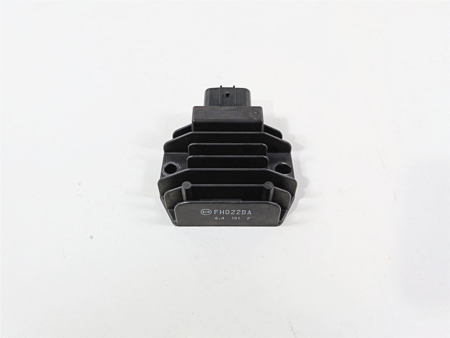 2016 Yamaha YZF R1 RN32 Rectifier Voltage Regulator 2CR-81960-00-00 FH022BA {{ shop.shopifyCountryName }} - Mototech271