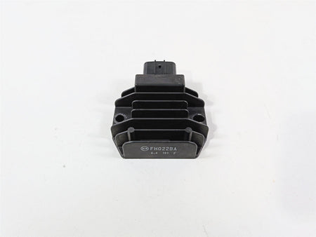 2016 Yamaha YZF R1 RN32 Rectifier Voltage Regulator 2CR-81960-00-00 FH022BA {{ shop.shopifyCountryName }} - Mototech271