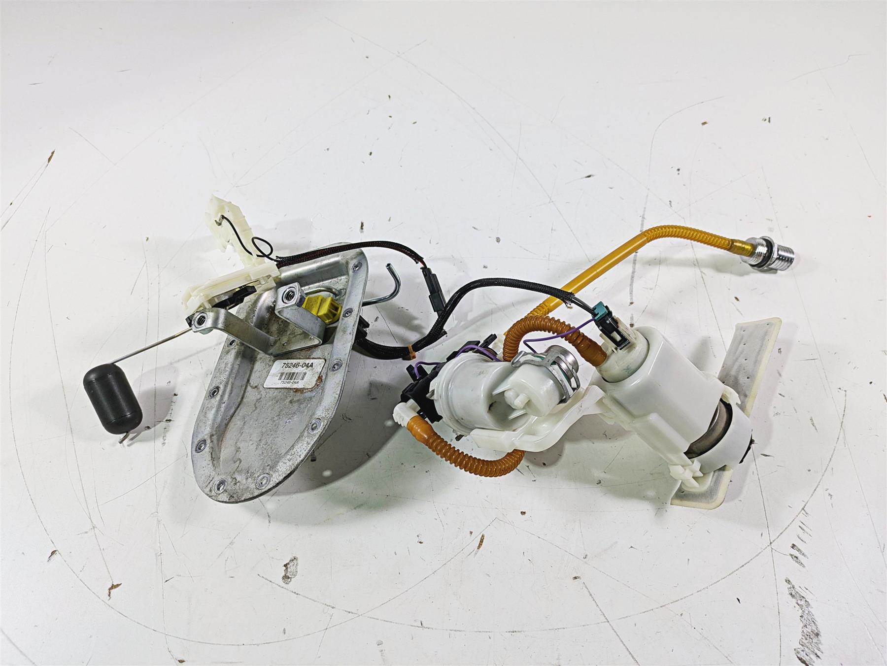 2015 Harley FXDL Dyna Low Rider Fuel Gas Petrol Pump & Sending Unit 75246-04A | Mototech271