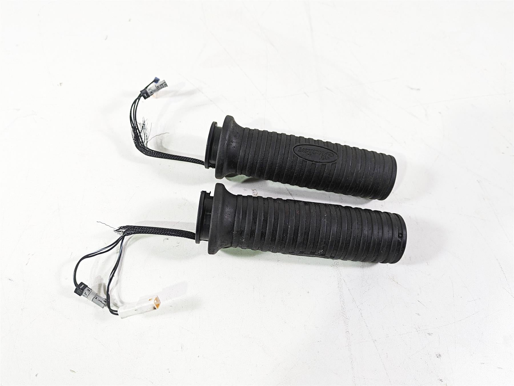 2018 Indian Chieftain Dark Horse Heated Left Right Hand Grip Set 5416650 | Mototech271