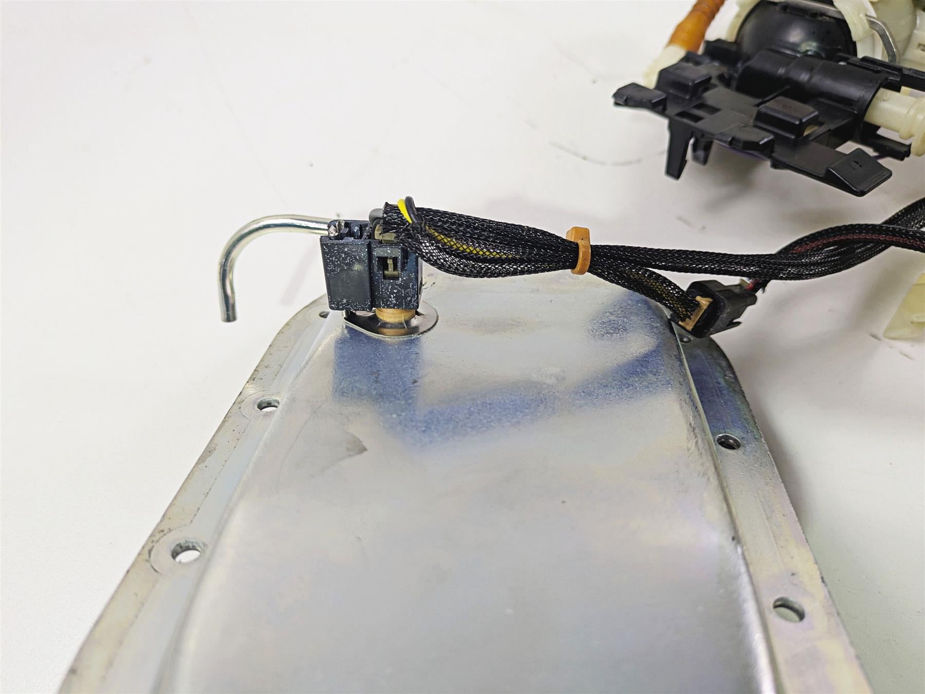 2016 Harley FXDWG Dyna Wide Glide Fuel Gas Petrol Pump 75246-04A {{ shop.shopifyCountryName }} - Mototech271