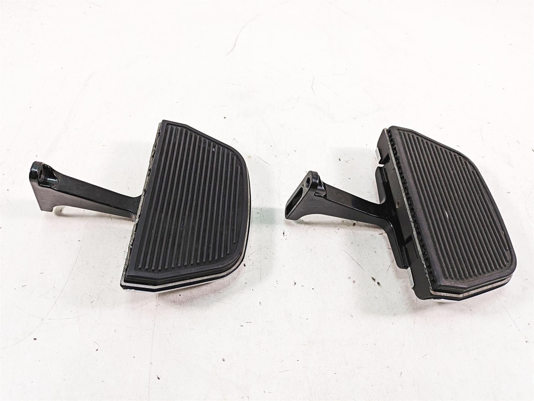 2010 Harley Touring FLHTCU Electra Glide Rear Passenger Floor Boards 52719-10 {{ shop.shopifyCountryName }} - Mototech271