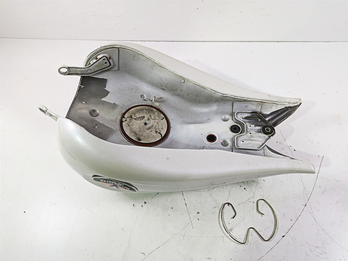 2004 Victory Kingpin Fuel Gas Petrol Tank Bronze Mist Pearl White - Dent 1014755 {{ shop.shopifyCountryName }} - Mototech271