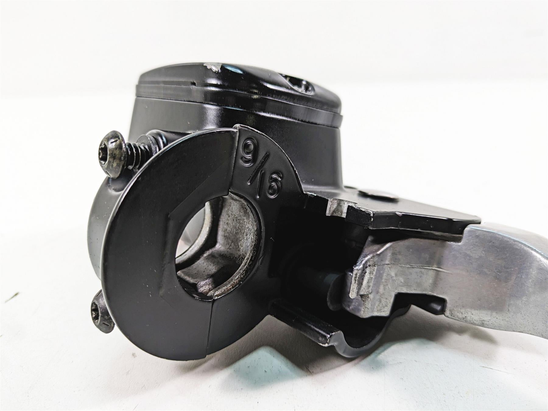 2005 Harley Dyna FXDL Low Rider Front Brake Master Cylinder 9/16" 45019-96F {{ shop.shopifyCountryName }} - Mototech271