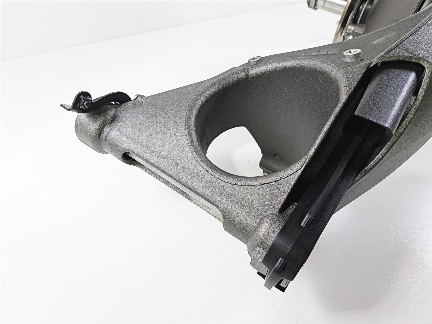 2019 Triumph Speed Triple RS 1050 Rear Swingarm & Axle Set T2059502 T2010257 {{ shop.shopifyCountryName }} - Mototech271