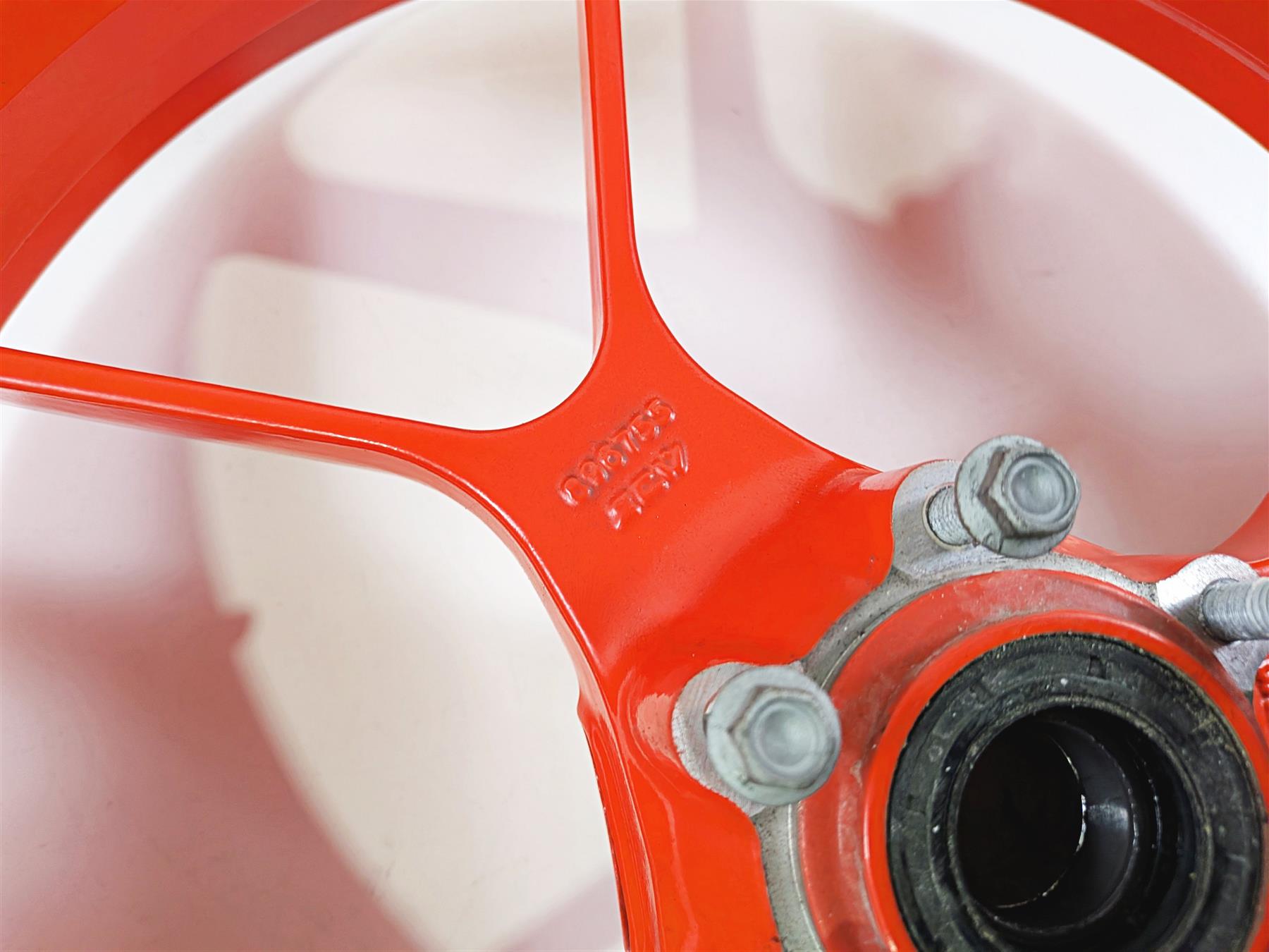 2016 Aprilia RSV 1100 Tuono V4 Factory Strgt Front Red 17x3.5 Wheel Rim 2B002105 {{ shop.shopifyCountryName }} - Mototech271