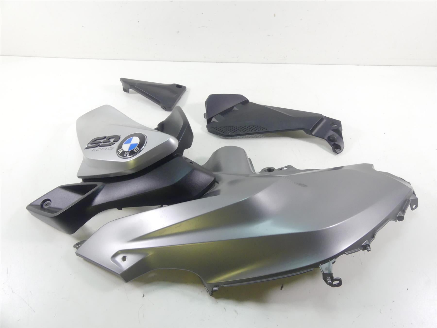 2017 BMW R1200GS GSW K50 Right Tank Side Fairing Cover Granitgray 46638533678 {{ shop.shopifyCountryName }} - Mototech271