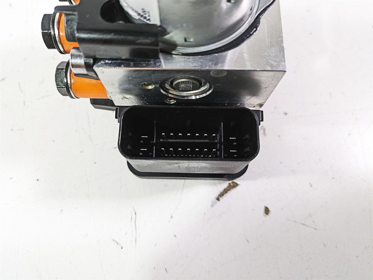 2023 Triumph Street Triple 765 RS Abs Brake Pump Module T2025961 T2025959 {{ shop.shopifyCountryName }} - Mototech271