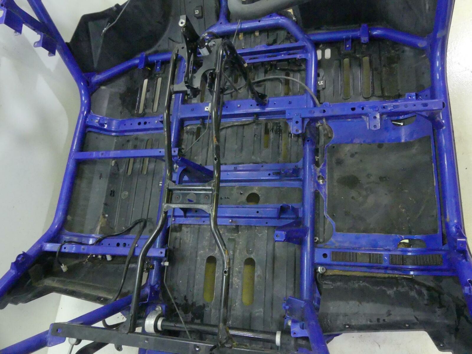 2017 Yamaha YXZ1000R EPS SS Bent Main Frame Slvg + Doors & Bed 2HC-F1110-21-00 {{ shop.shopifyCountryName }} - Mototech271