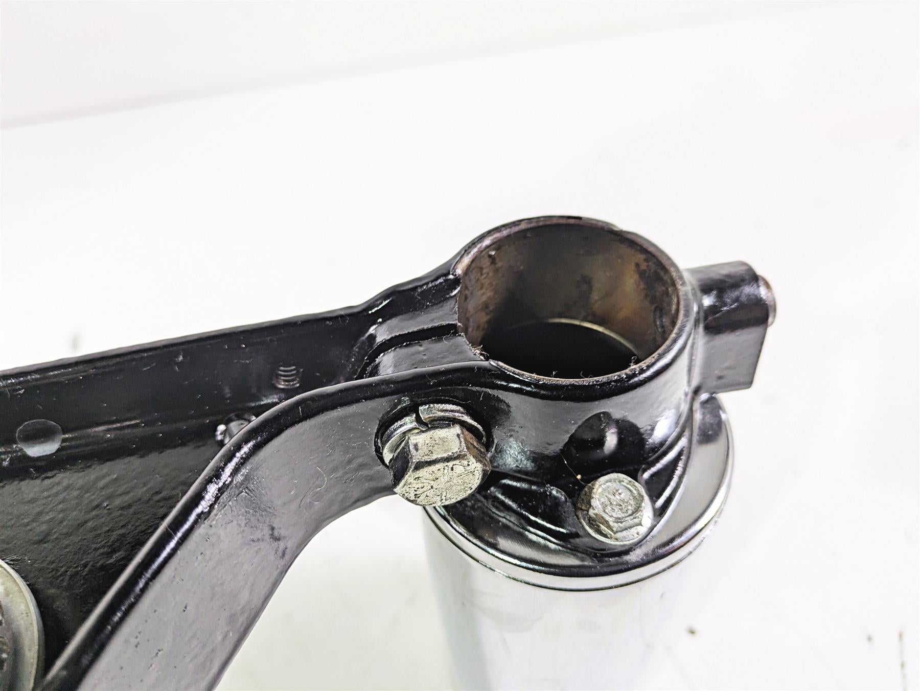 2007 Harley Touring FLHTCU SE CVO E-Glide Upper Lower Triple Tree Set 45446-87A {{ shop.shopifyCountryName }} - Mototech271