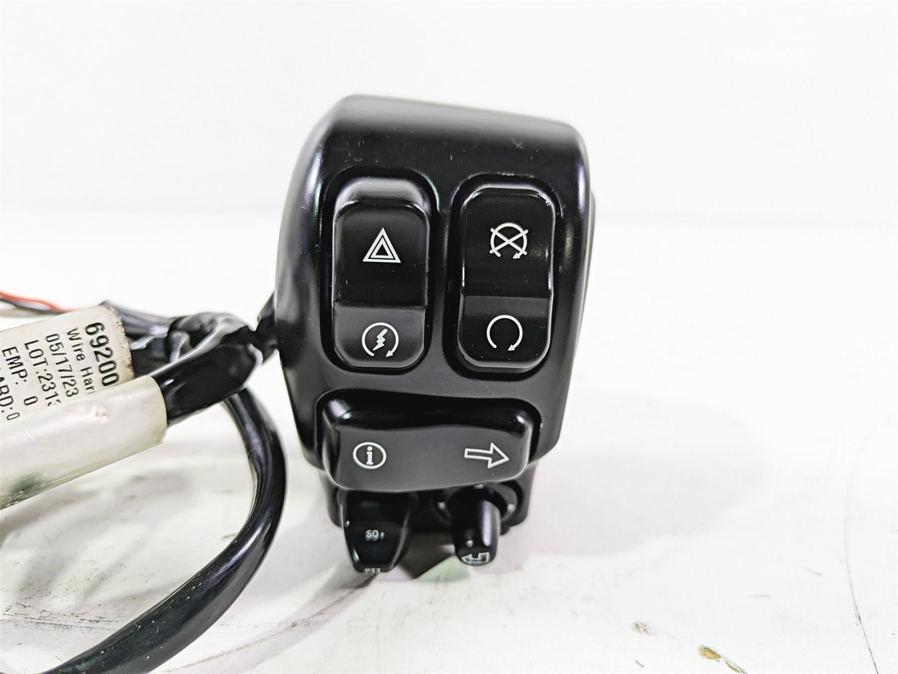 2016 Harley Touring FLTRX Road Glide Right Hand Control Switch 71500129C {{ shop.shopifyCountryName }} - Mototech271