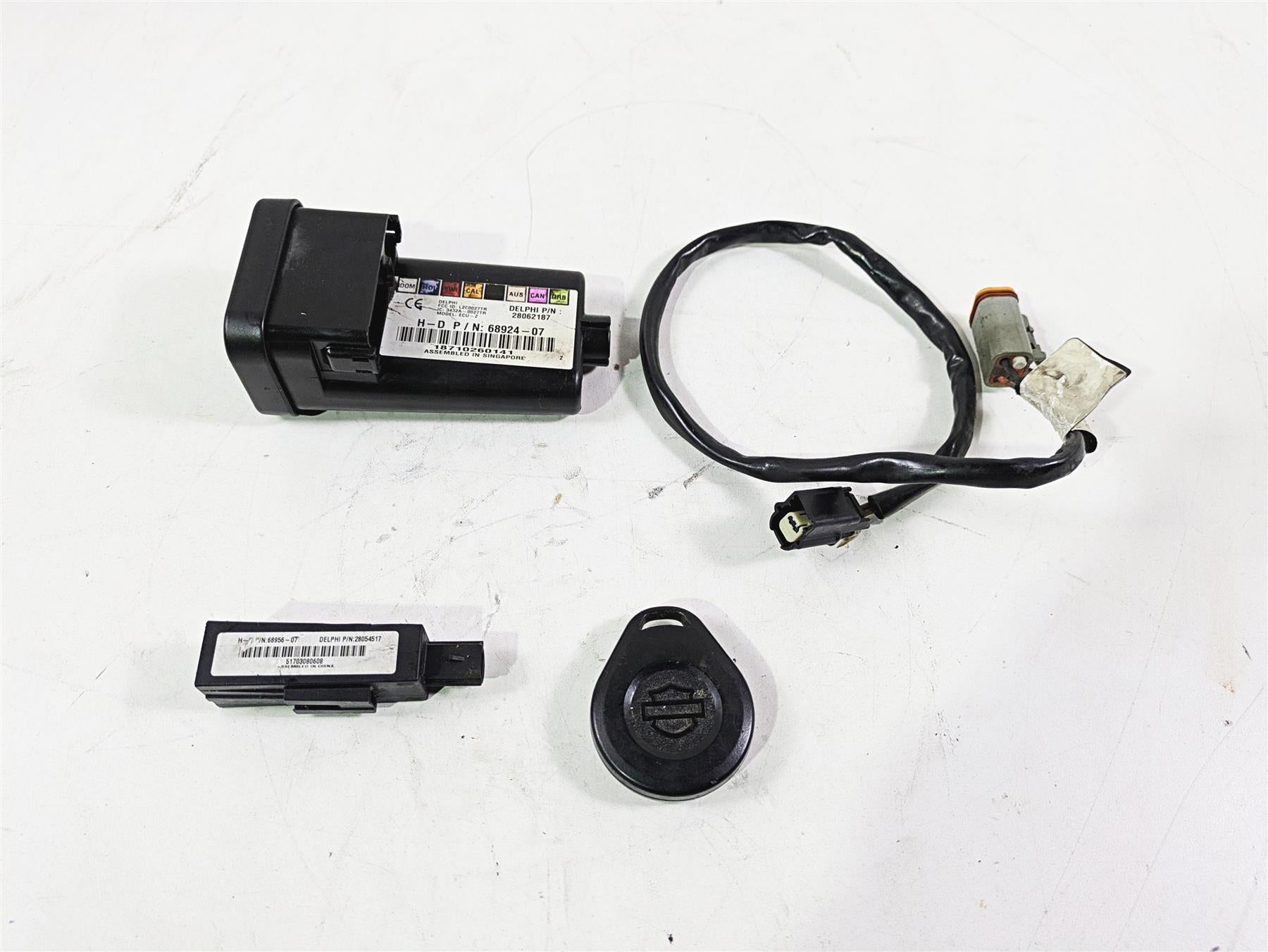 2011 Harley Touring FLHTCUSE CVO E-Glide Tssm Module Fob & Antenna 68924-07 {{ shop.shopifyCountryName }} - Mototech271