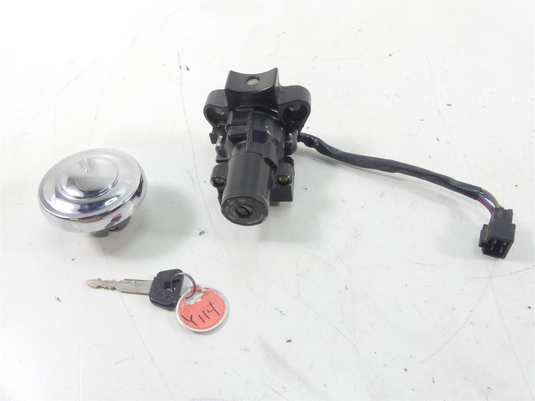 2001 Yamaha XV1600 Road Star Ignition Switch Key Tank Cap Set 4WM-82501-01-00 {{ shop.shopifyCountryName }} - Mototech271