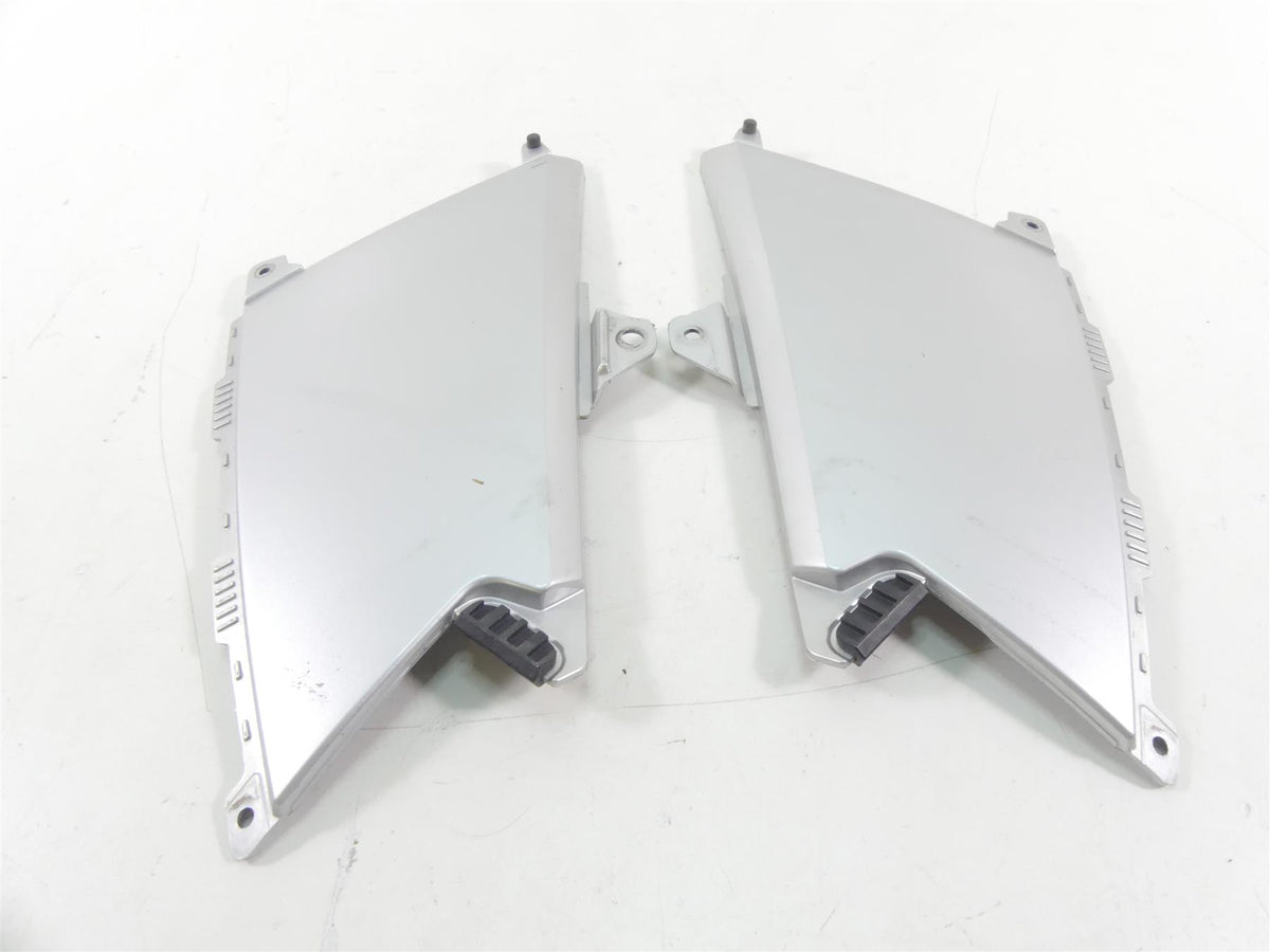 2009 BMW R1200GS K25 Left Right Between Leg Side Cover Fairing Set 46637693433 {{ shop.shopifyCountryName }} - Mototech271