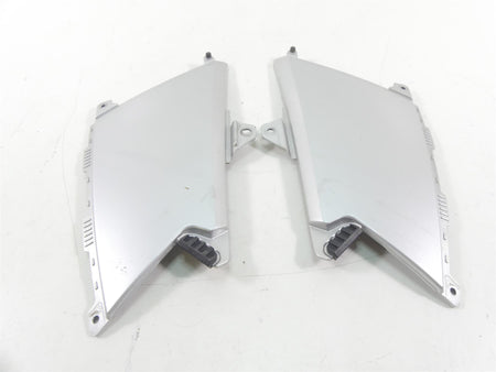 2009 BMW R1200GS K25 Left Right Between Leg Side Cover Fairing Set 46637693433 {{ shop.shopifyCountryName }} - Mototech271