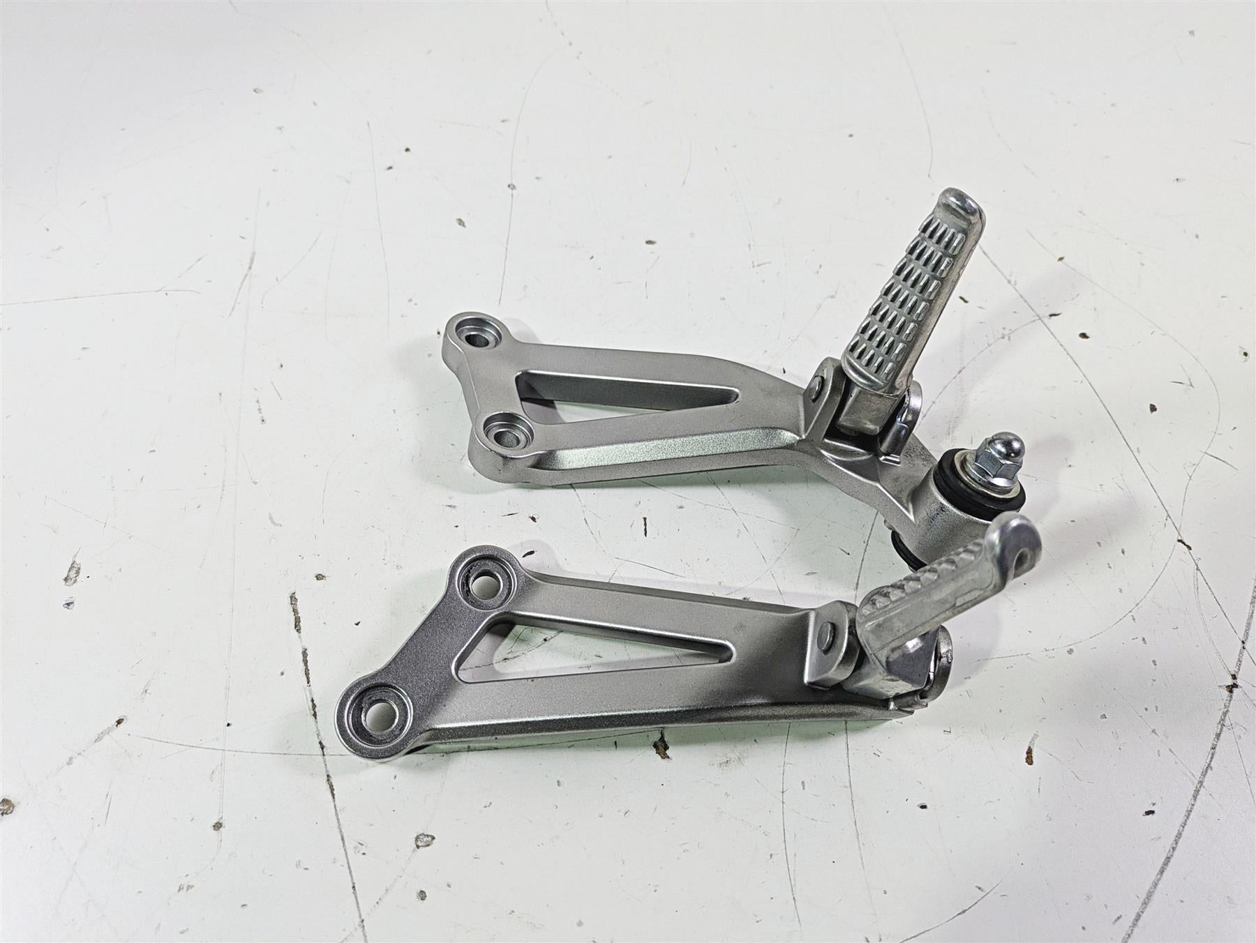 2005 Kawasaki ZX12R Ninja Rear Passenger Footpeg Set 35063-0062-458 {{ shop.shopifyCountryName }} - Mototech271