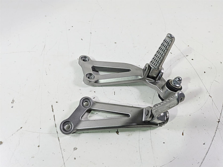 2005 Kawasaki ZX12R Ninja Rear Passenger Footpeg Set 35063-0062-458 {{ shop.shopifyCountryName }} - Mototech271