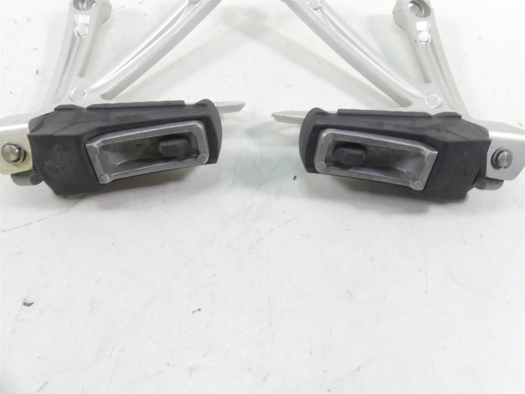 2017 BMW R1200GS GSW K50 Rear Passenger Footpeg Set 46718526741 46718526742 {{ shop.shopifyCountryName }} - Mototech271
