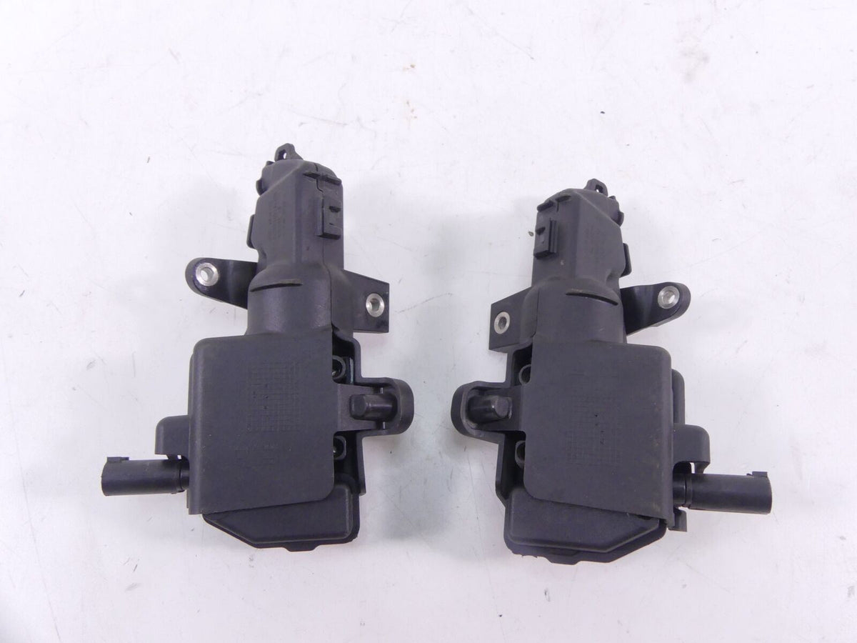 2017 BMW R1200RT RTW K52 Saddlebag Electronic Lock Set Actuator 46547727407 {{ shop.shopifyCountryName }} - Mototech271