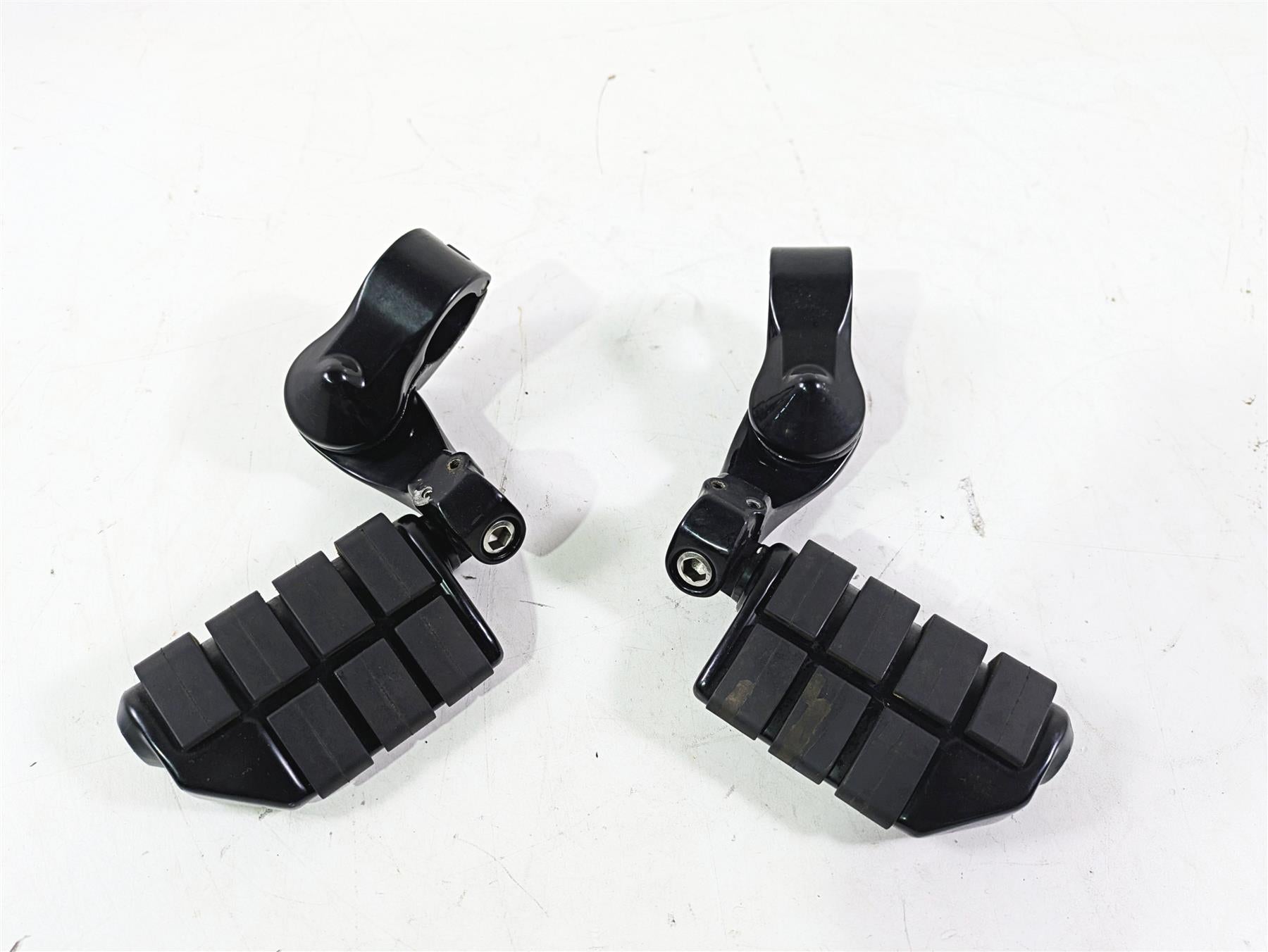 2018 Indian Chieftain Limited Black Aftermarket Highway Foot  Peg Set | Mototech271