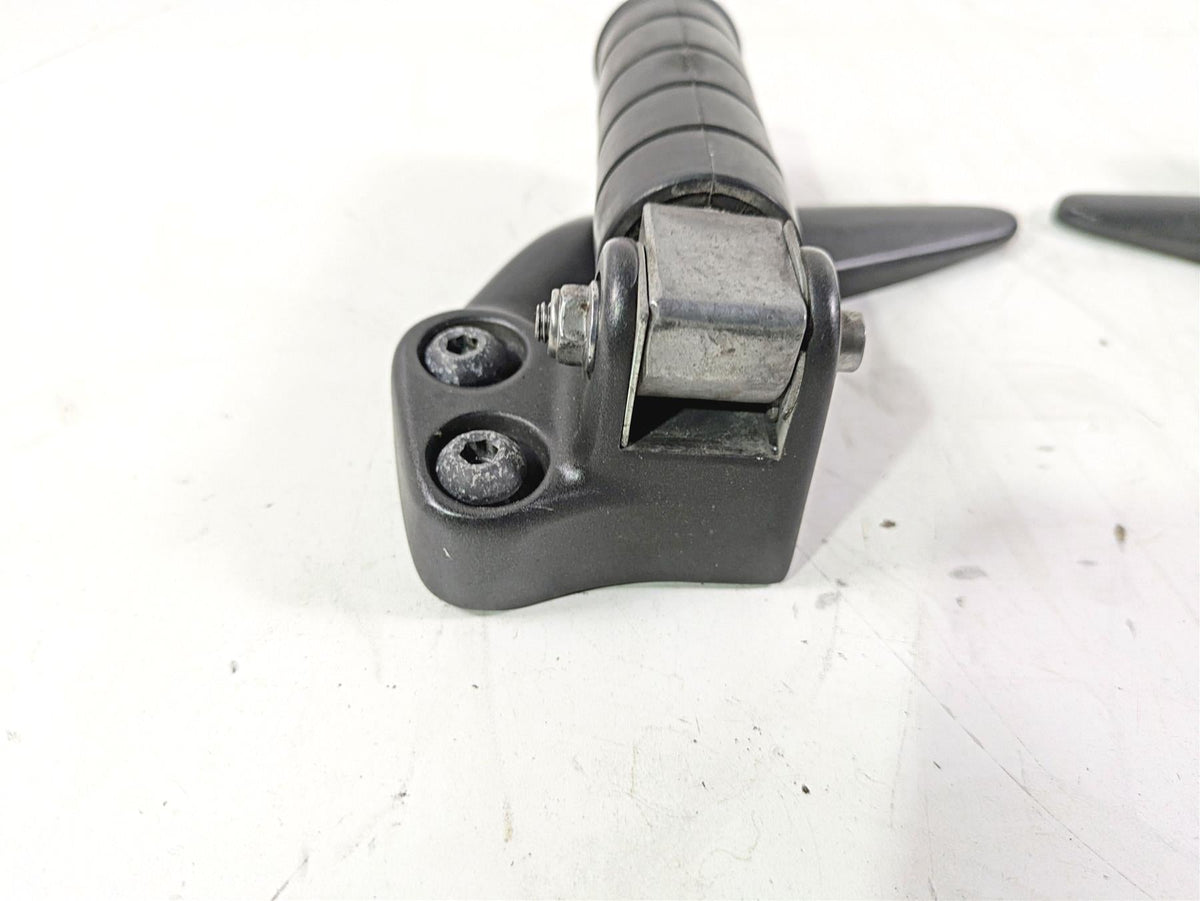2008 Yamaha XVS1300 V-Star Tourer Rear Passenger Footpeg Set 3D8-27430-00-00 {{ shop.shopifyCountryName }} - Mototech271