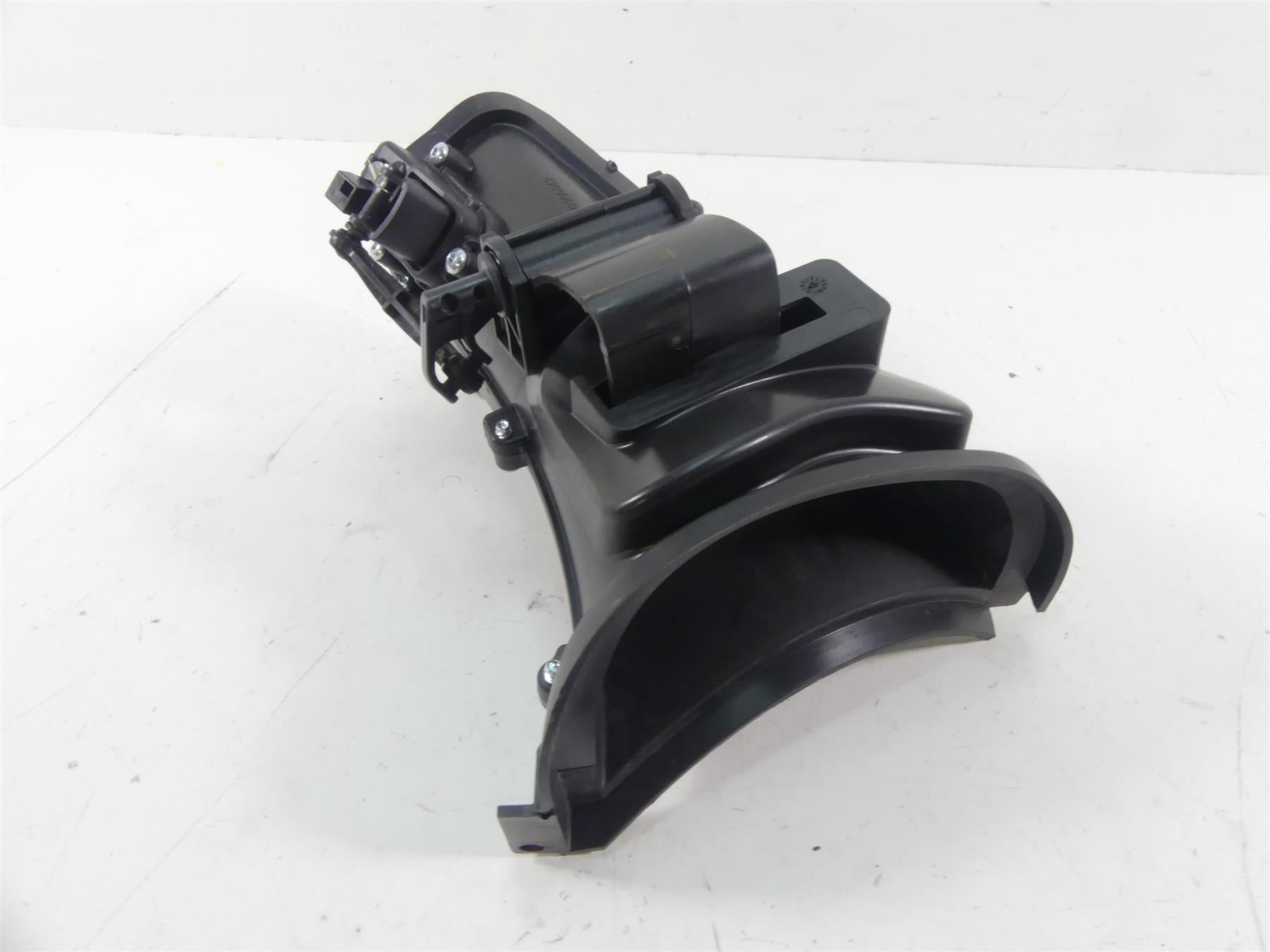 2016 Harley Touring FLTRX Road Glide Left Air Duct Intake Vent Ram 29200069 | Mototech271