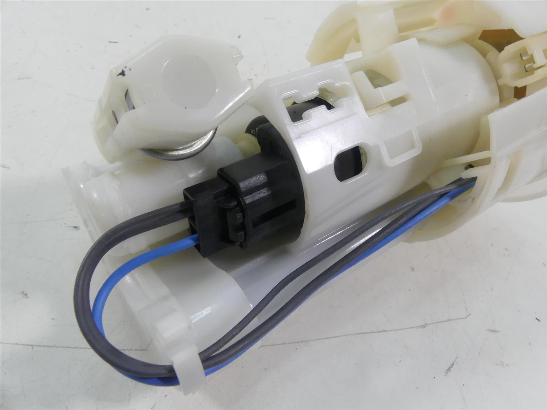 2019 Triumph Street Triple 765R Denso Fuel Gas Petrol Pump - Tested T2400735 {{ shop.shopifyCountryName }} - Mototech271
