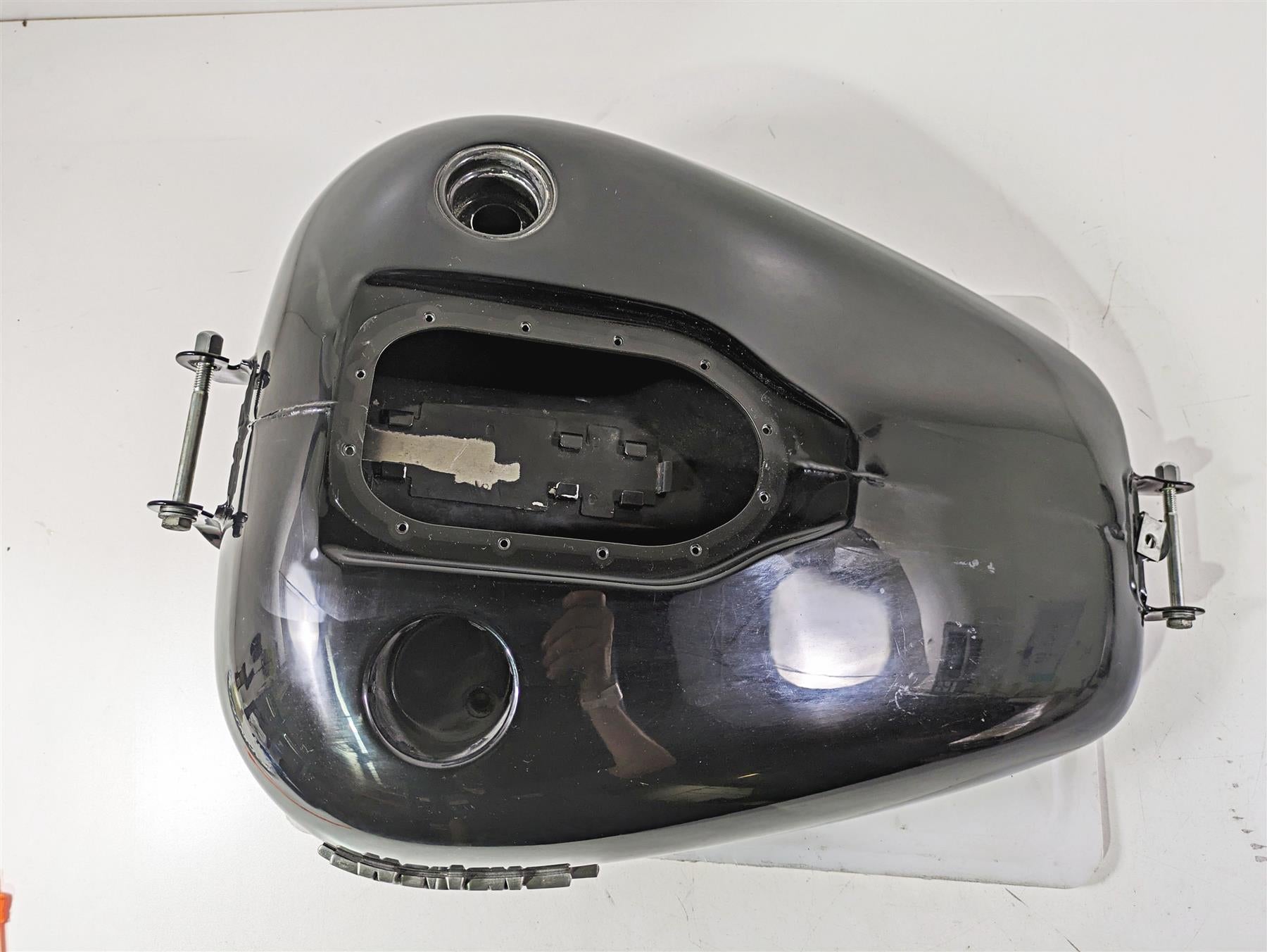 2017 Harley Dyna FXDB Street Bob Fuel Gas Tank Vivid Black - NO DENTS 61000707 {{ shop.shopifyCountryName }} - Mototech271