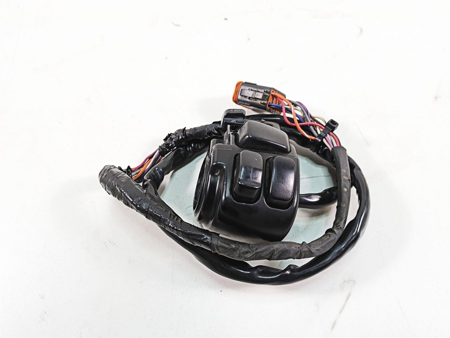 2006 Harley Touring FLHXI Street Glide Right Hand Control Switch - Read 71553-96 {{ shop.shopifyCountryName }} - Mototech271