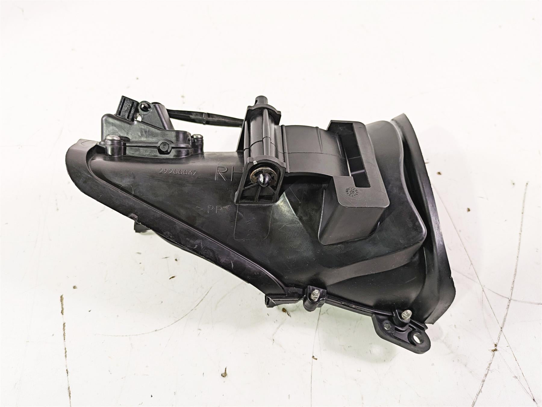 2016 Harley Touring FLTRX Road Glide Right Air Duct Vent Part READ 29200067 {{ shop.shopifyCountryName }} - Mototech271