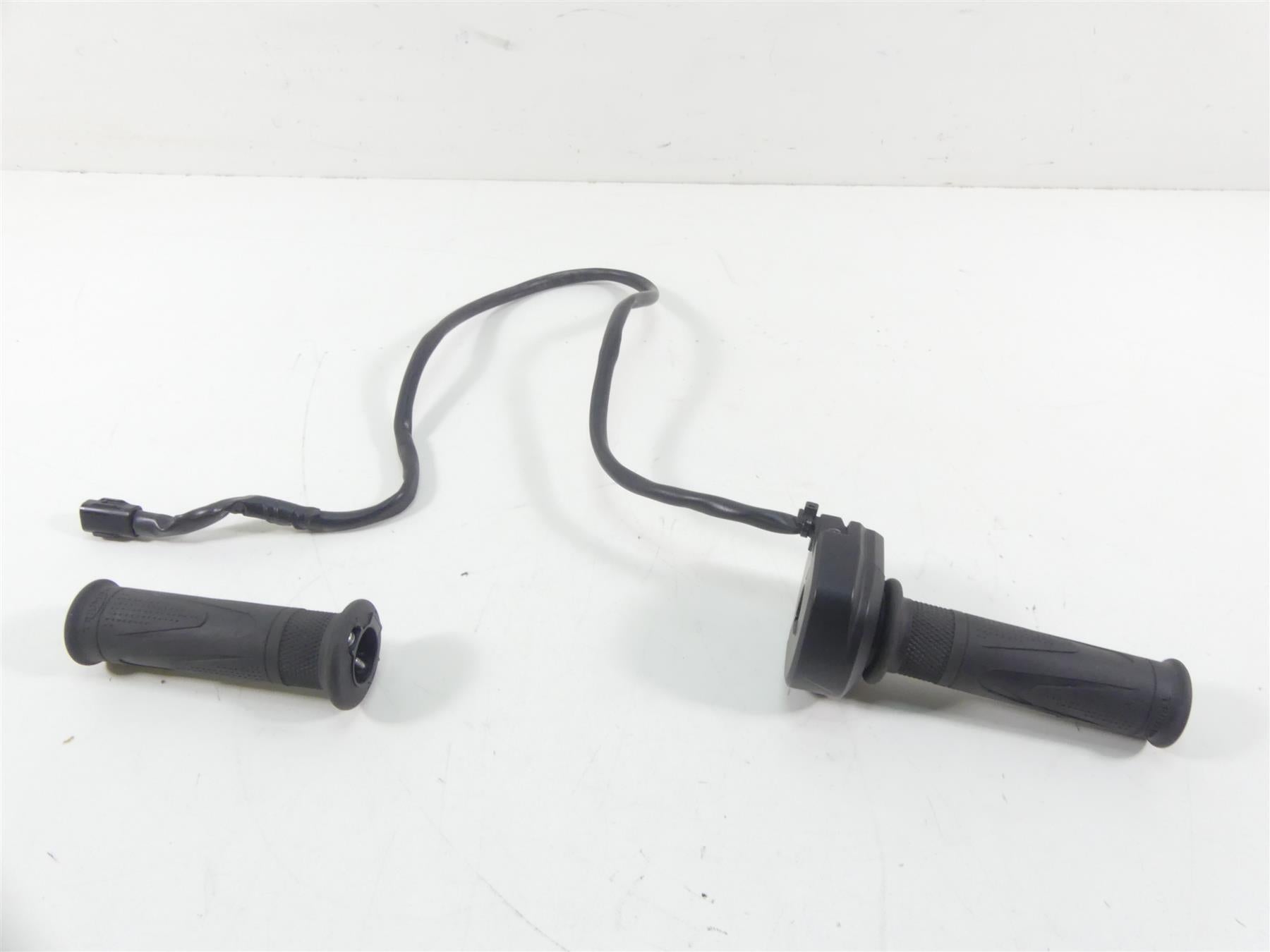 2020 Triumph Speed Triple RS 1050 Ride Fly By Wire Throttle Hand Grip T2042226 {{ shop.shopifyCountryName }} - Mototech271