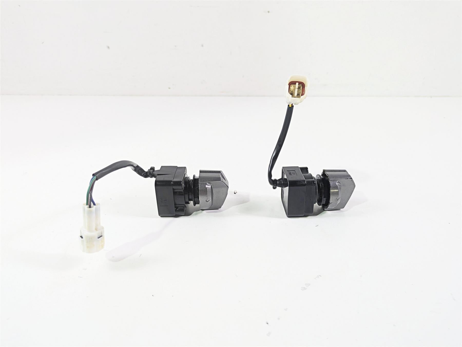 2020 Yamaha YXZ1000 R SS XTR 2 Wheel Drive & Light Switch Set 1XD-H2510-11-00 {{ shop.shopifyCountryName }} - Mototech271