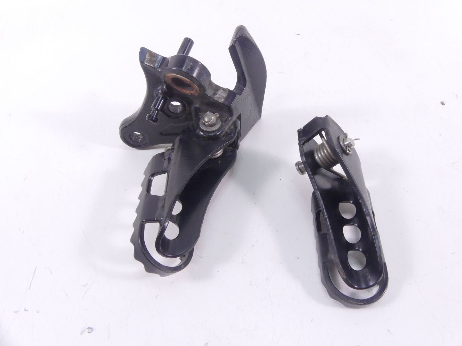2017 BMW F800GS K72 Front Left Right Footpeg Pegs Set 46717701199 46717701200 {{ shop.shopifyCountryName }} - Mototech271