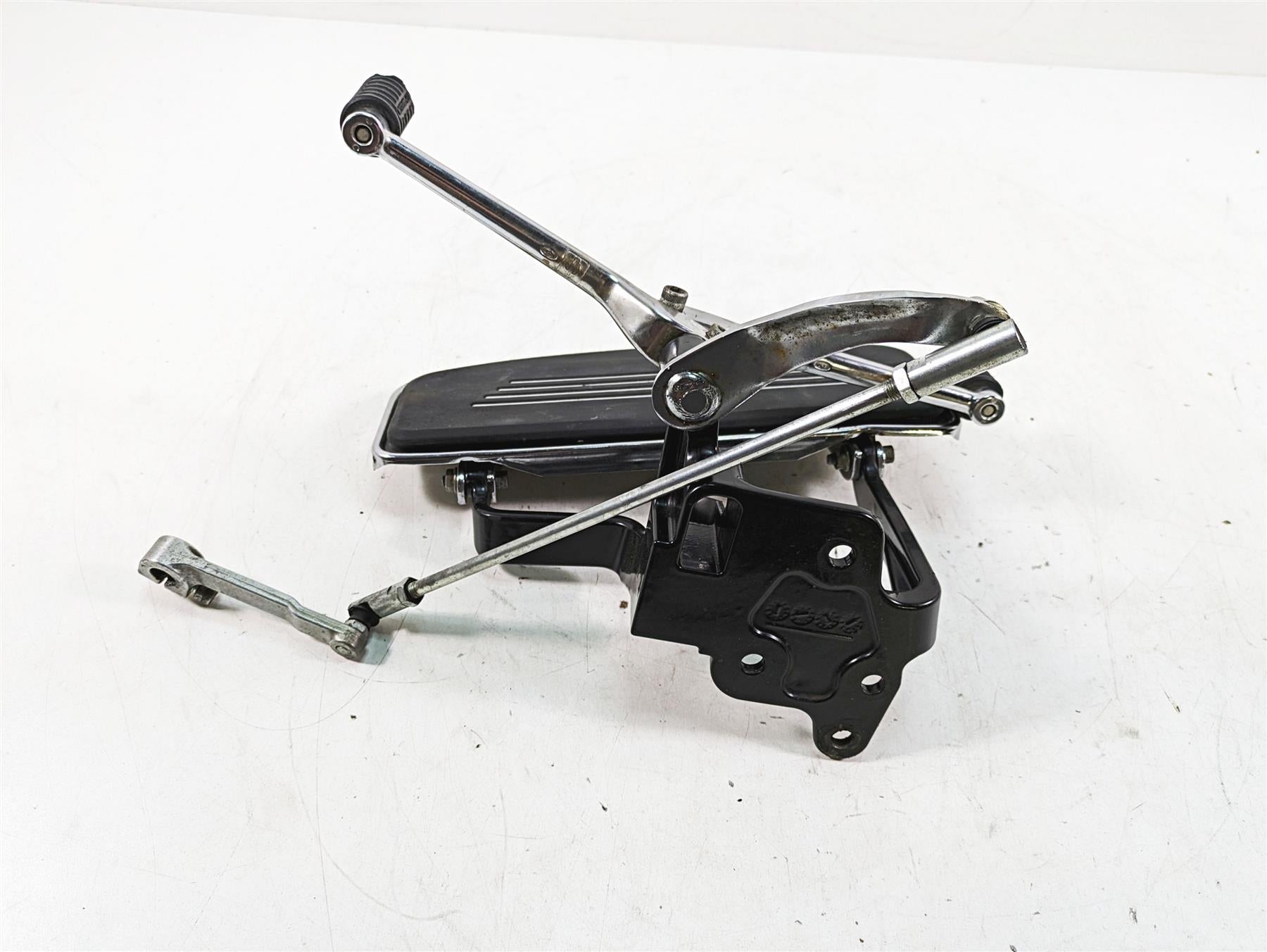 2006 Harley FLSTI Softail Heritage Front Left Floor Board Shifter -Read 33630-00 {{ shop.shopifyCountryName }} - Mototech271