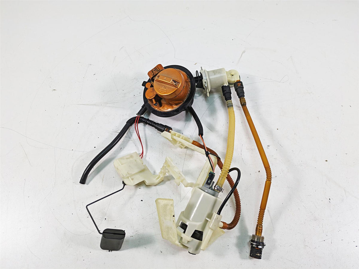 2011 Harley Touring FLTRU Road Glide Fuel Gas Petrol Pump - Painted 62908-08 {{ shop.shopifyCountryName }} - Mototech271