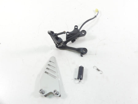 2013 Kawasaki ZX636 ZX6R Ninja Right Footpeg & Bracket Set 35063-0590-18R {{ shop.shopifyCountryName }} - Mototech271