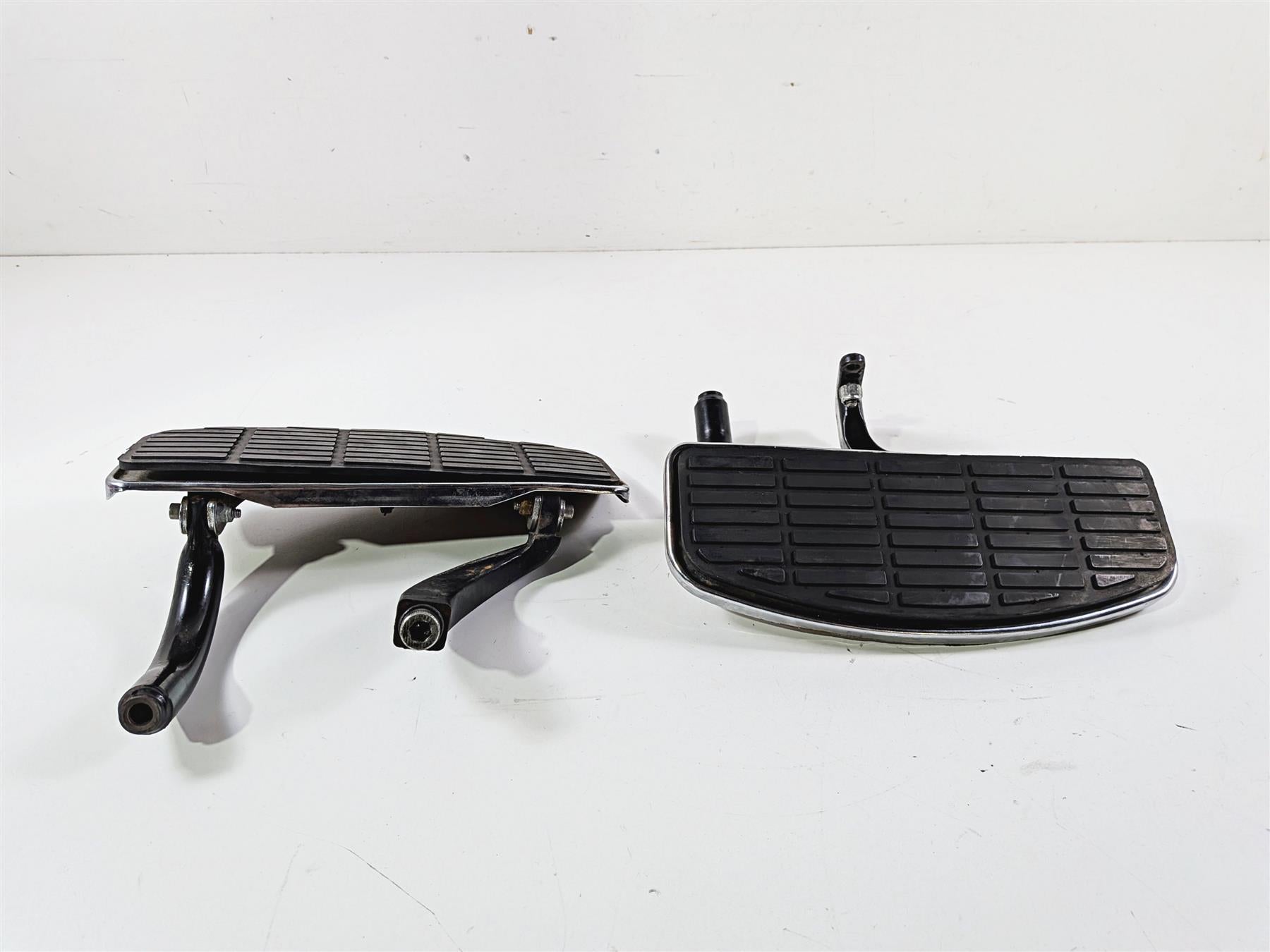 1993 Harley Touring FLHTCU Electra Glide Front Rider Floor Board Set 50621-79A {{ shop.shopifyCountryName }} - Mototech271