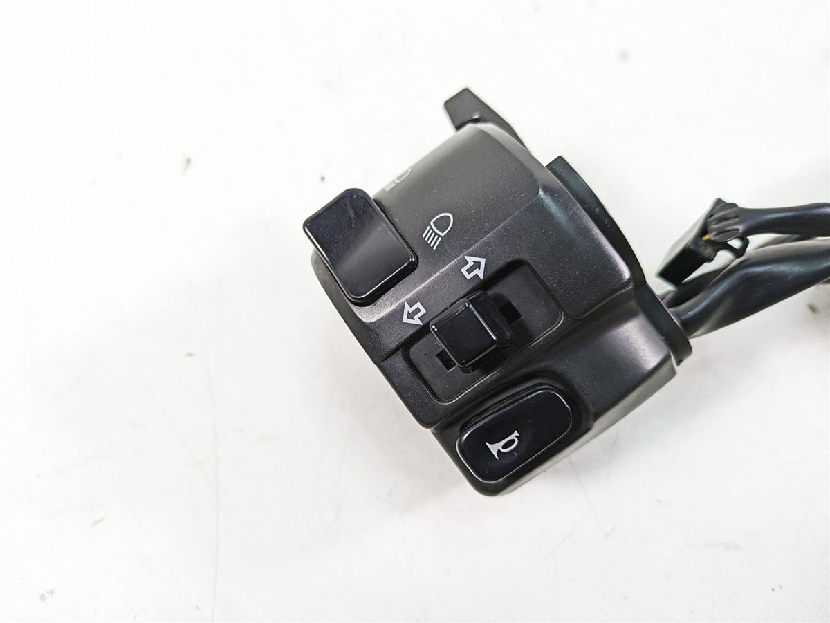 2002 Yamaha FZ1 FZS1000 Fazer Left Hand Blinker Control Switch 5LV-83973-00-00 {{ shop.shopifyCountryName }} - Mototech271