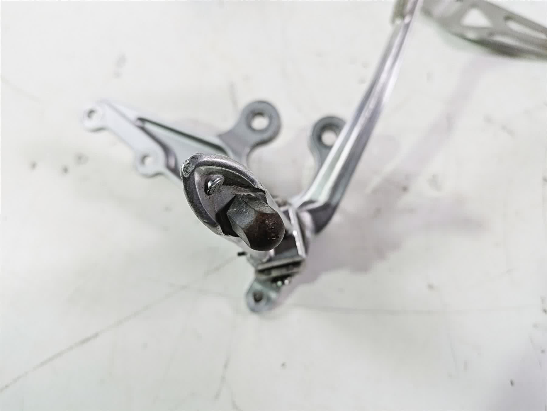 2016 Suzuki GSXR1000 Right Front Foot Peg Brake Pedal & Mount Set 3511-47H10 {{ shop.shopifyCountryName }} - Mototech271