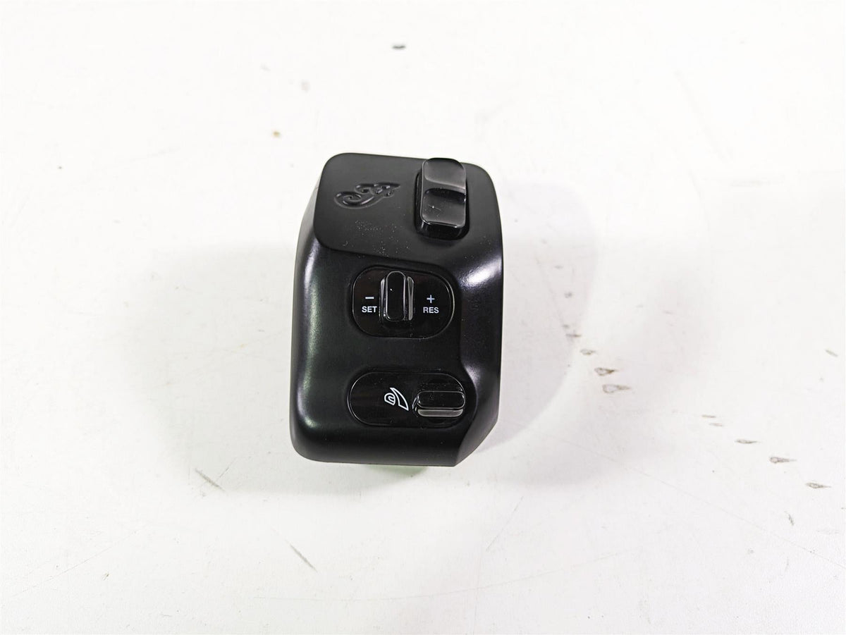 2018 Indian Chieftain Dark Horse Right Hand Control Switch 4016911 4018445 {{ shop.shopifyCountryName }} - Mototech271
