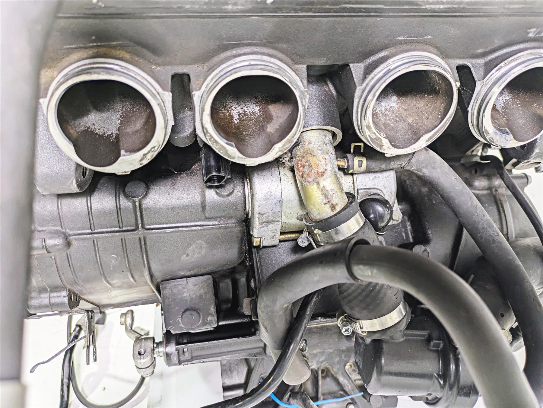 2005 Yamaha YZFR1 YZF R1 Engine Motor FOR PARTS - Read 5VY-15100-00-00 {{ shop.shopifyCountryName }} - Mototech271