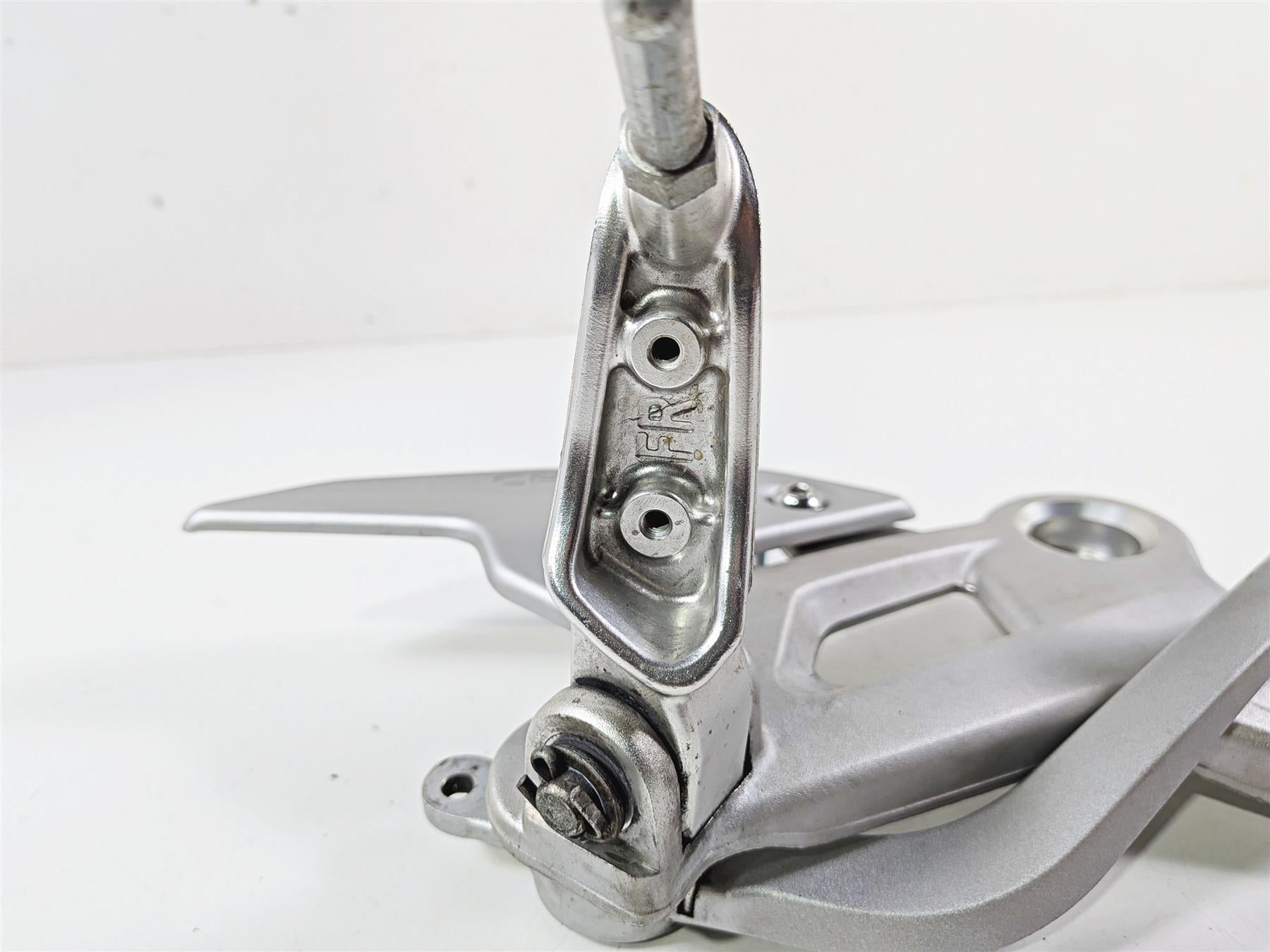 2025 CFMoto 450 SS Right Footpeg & Brake Pedal Set 6AQV-142700-1000 {{ shop.shopifyCountryName }} - Mototech271