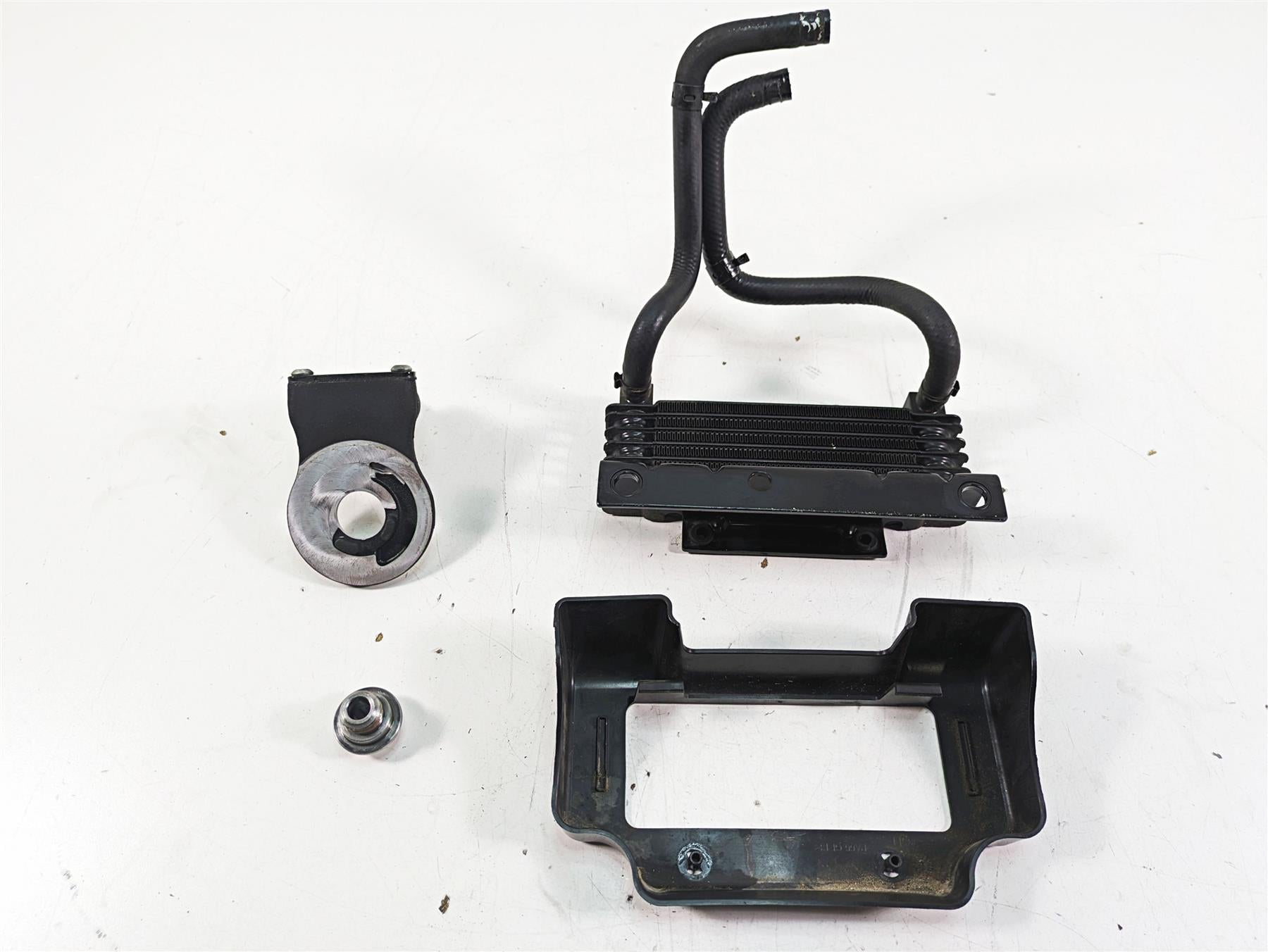 2013 Harley Touring FLHX Street Glide Oil Cooler + Cover & Flange 63083-11A {{ shop.shopifyCountryName }} - Mototech271