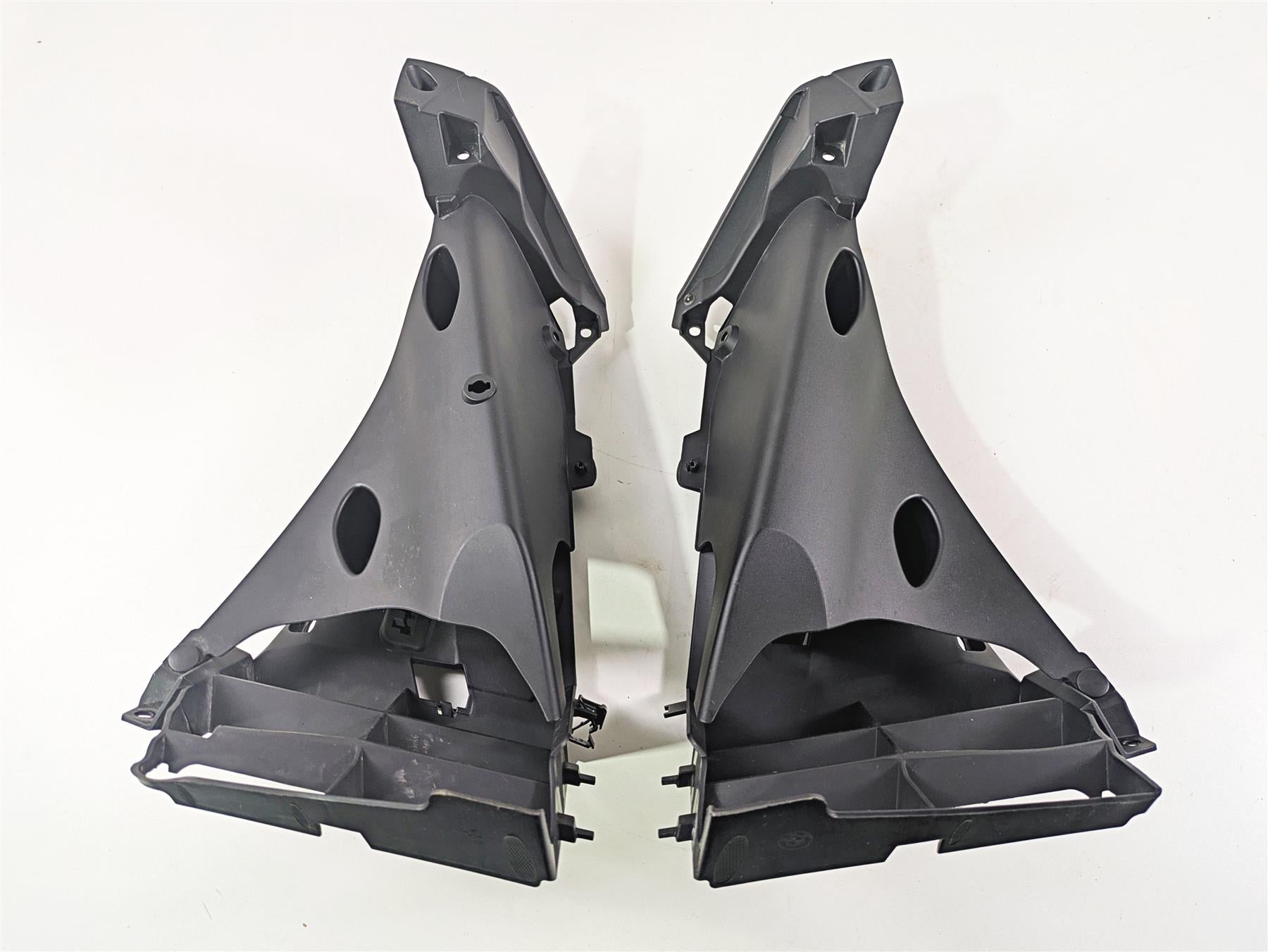 2016 BMW R1200RT K52 Radiator Fairing Cover Scoop Set 46637728668 {{ shop.shopifyCountryName }} - Mototech271