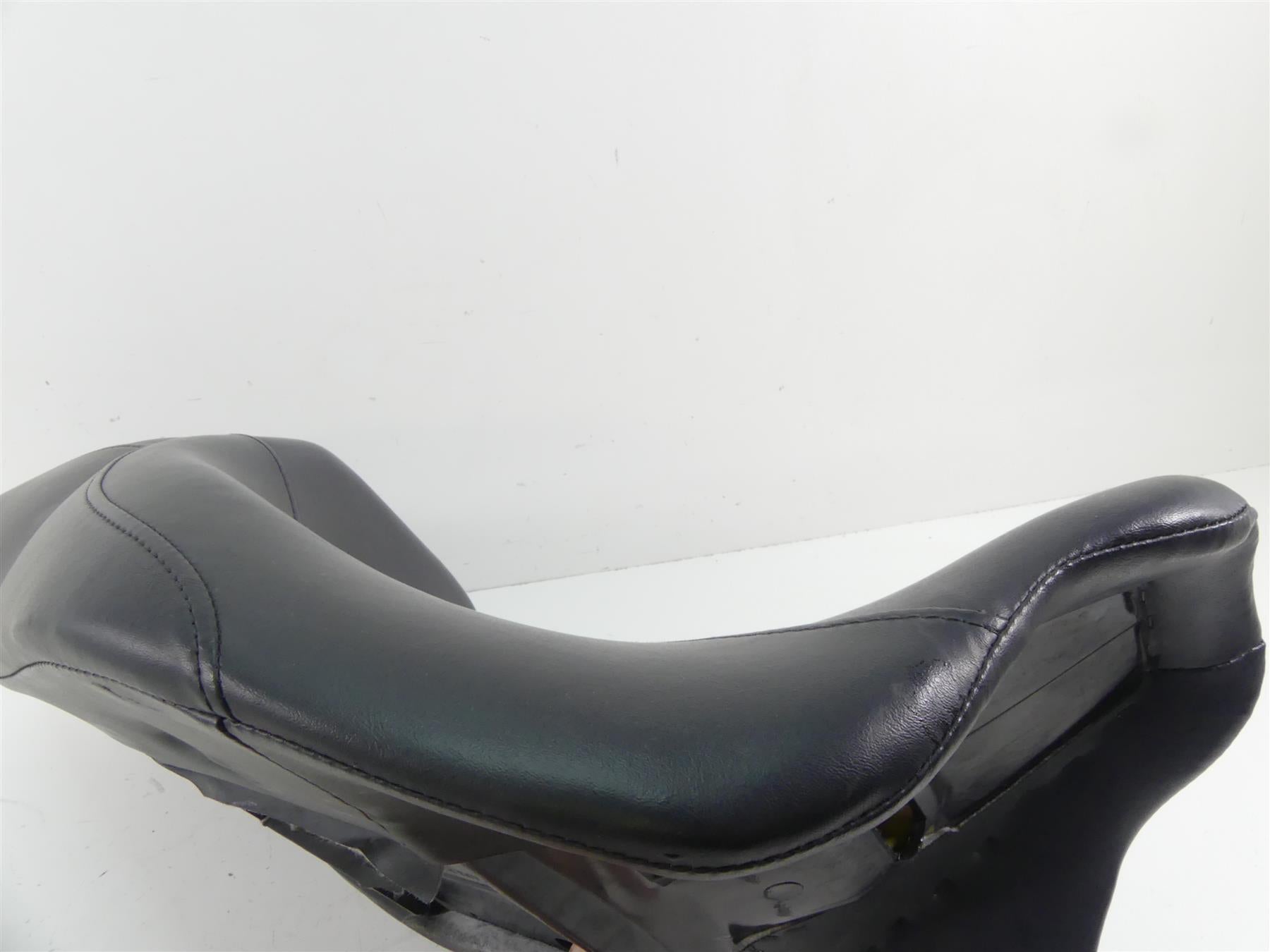 2014 Harley Touring FLHX Street Glide Seat Saddle - No Tears 52320-11 {{ shop.shopifyCountryName }} - Mototech271